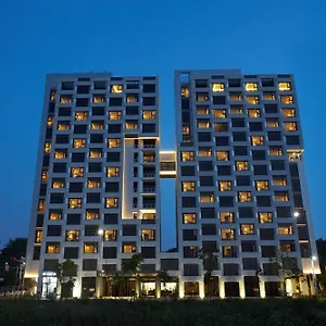 로얄 엠포리움 공항 호텔